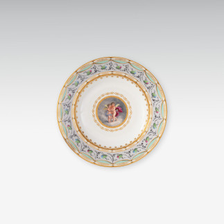 Teller mit zwei Amoretten