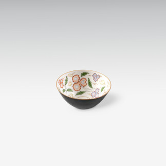 Schale mit stilisiertem Blütendekor