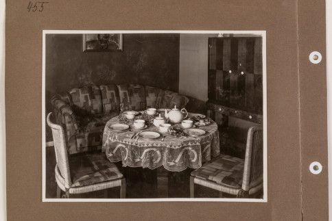 Historische Werbefotografie: Moderner Teetisch mit Service Form 2