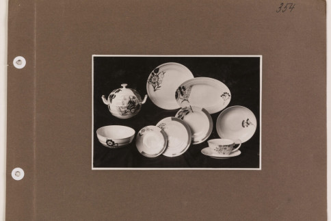 Historische Werbefotografie: Speiseservice Form 6 mit "Modernen Blumen und Früchten"