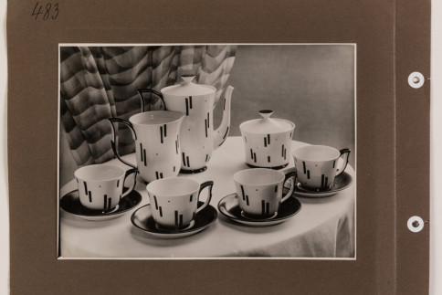 Historische Werbefotografie: Kaffeetisch mit Service Form 18